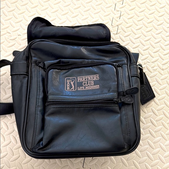 PGA Tour Partners Club Life Member Carrying Bag - Picture 1 of 9